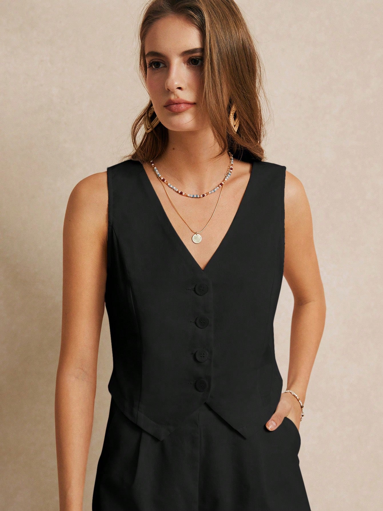 CHALECO NEGRO CON BOTONES