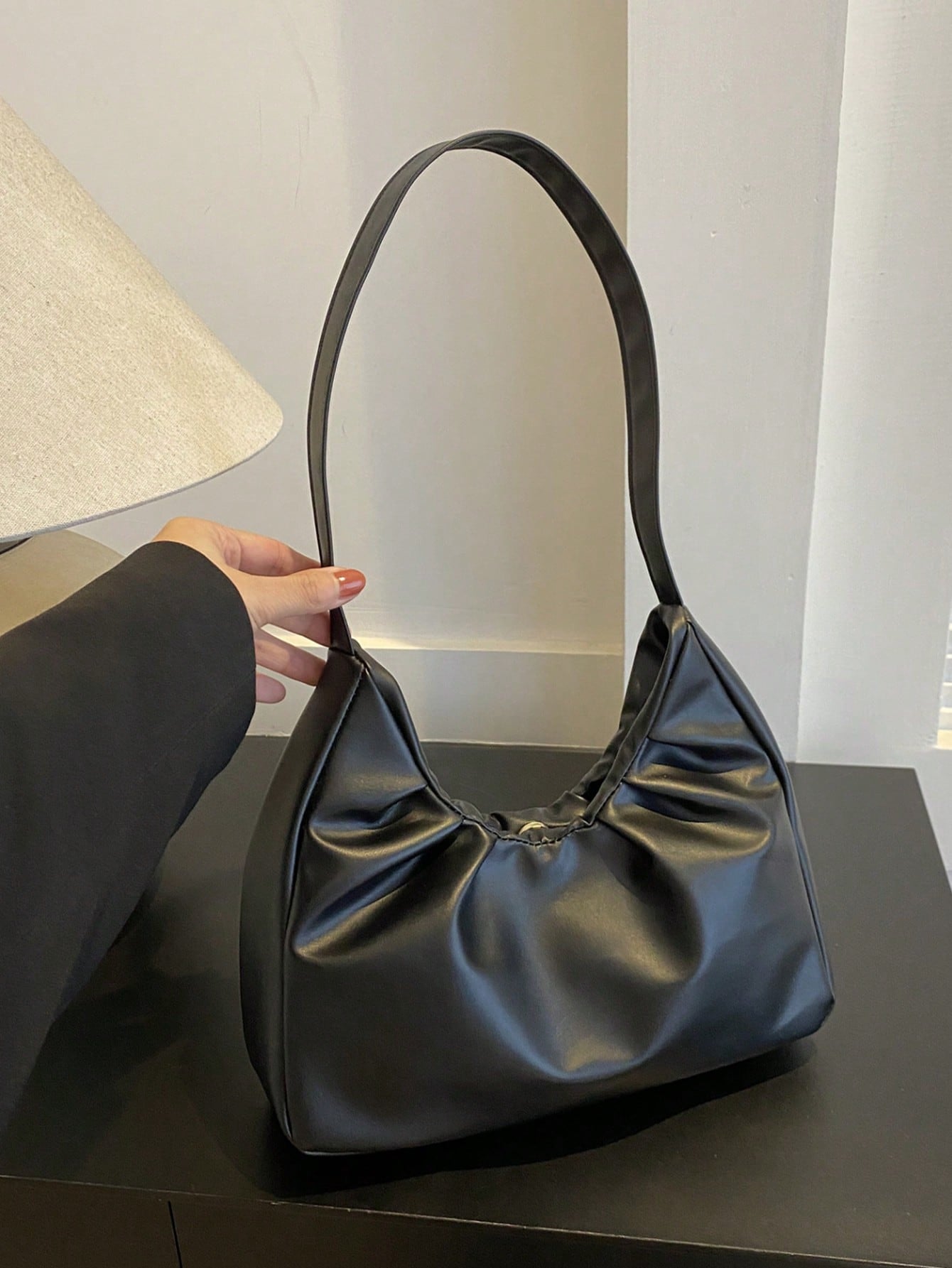 CARTERA NEGRA DE HOMBRO