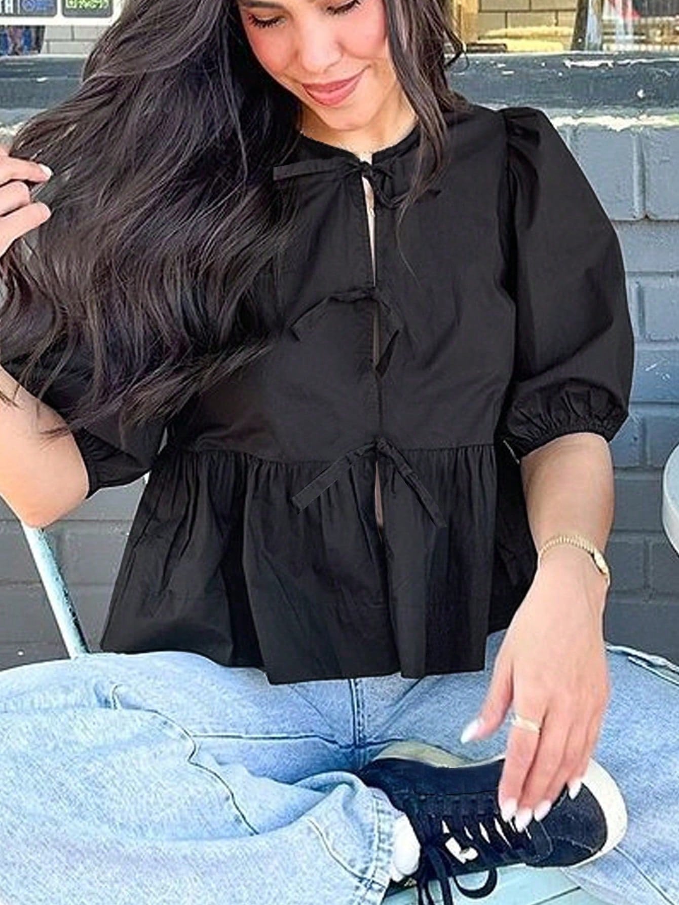 CAMISA CON LAZOS EN LA PARTE FRONTAL