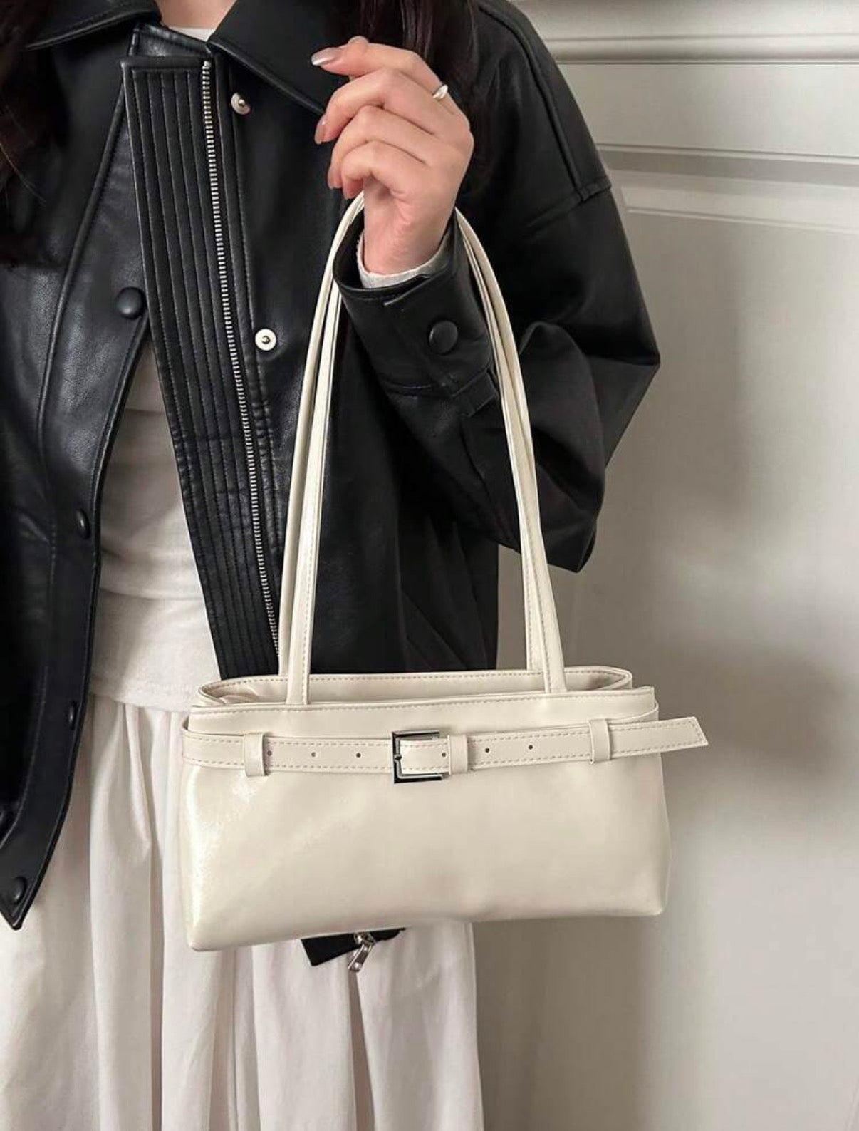 CARTERA DE HOMBRO BLANCA
