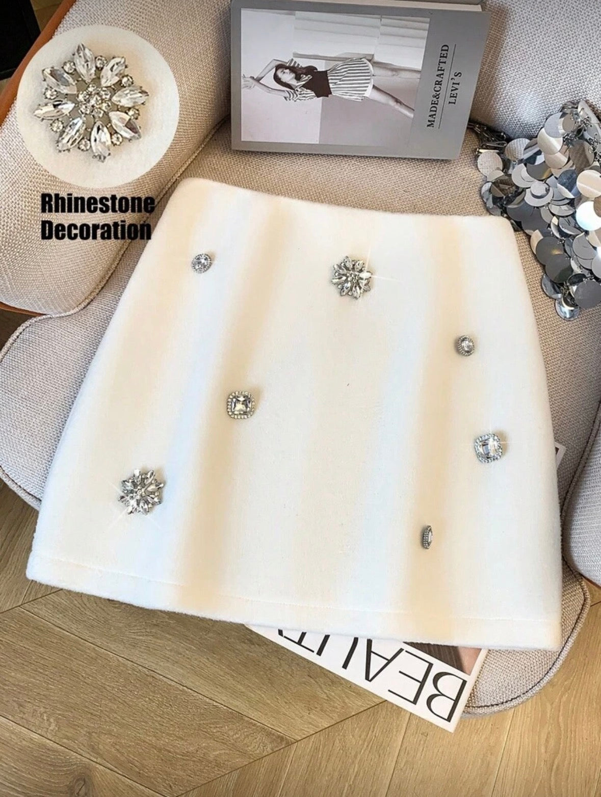 MINI FALDA CON PIEDRAS