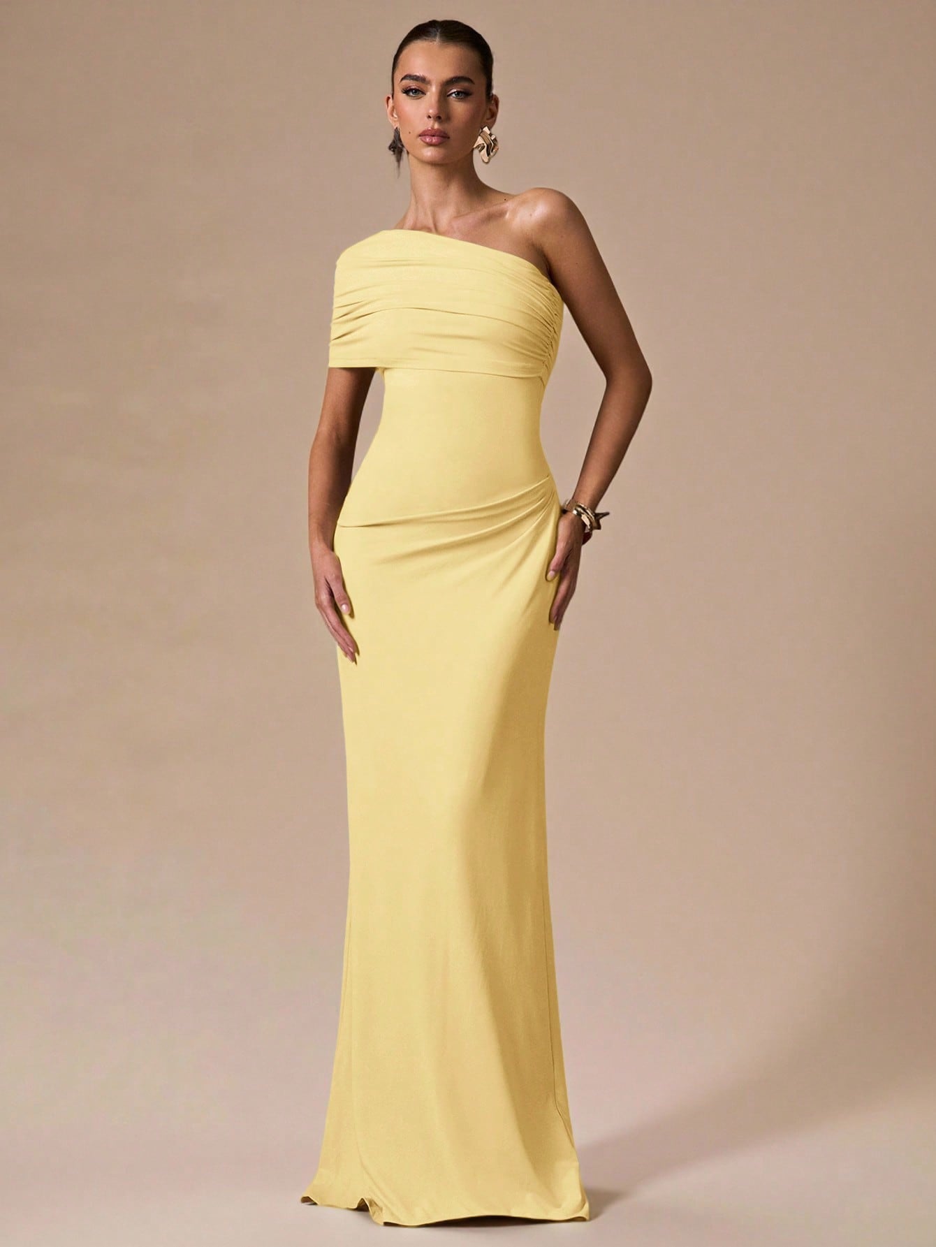 VESTIDO ASIMÉTRICO AMARILLO