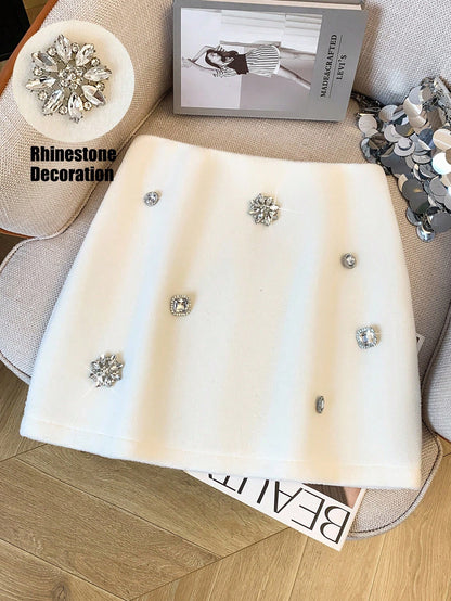 MINI FALDA CON PIEDRAS