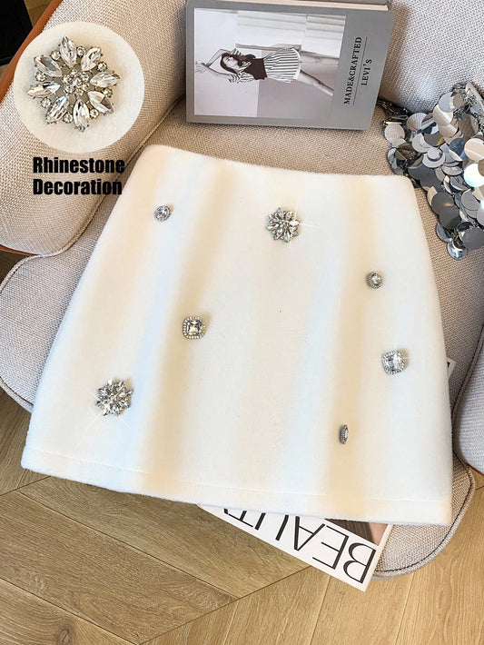 MINI FALDA CON PIEDRAS