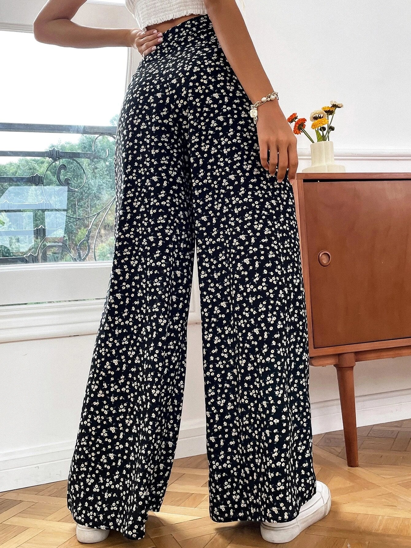 PANTALONES CON ESTAMPADO FLORAL